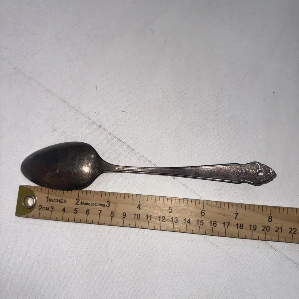 Oneida DISTINCTION Silver Plate Prestige 1951 Silverware Flatware Tarnished Read